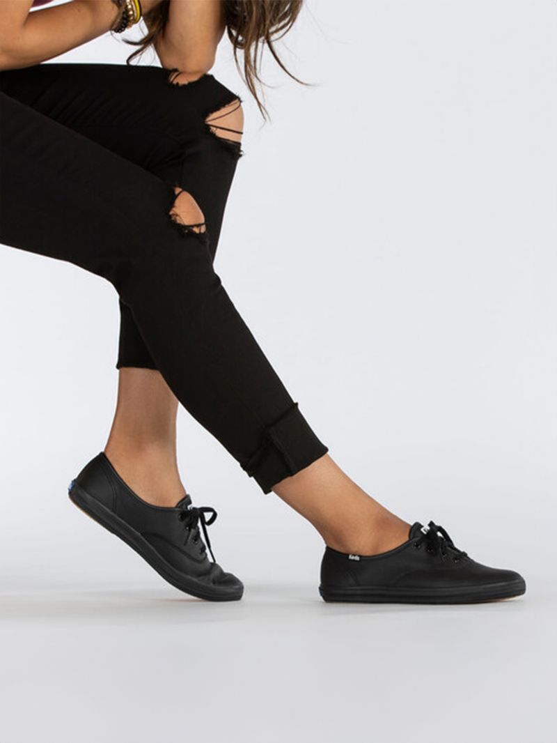 Zapatilla-Champion-Cuero-Negra